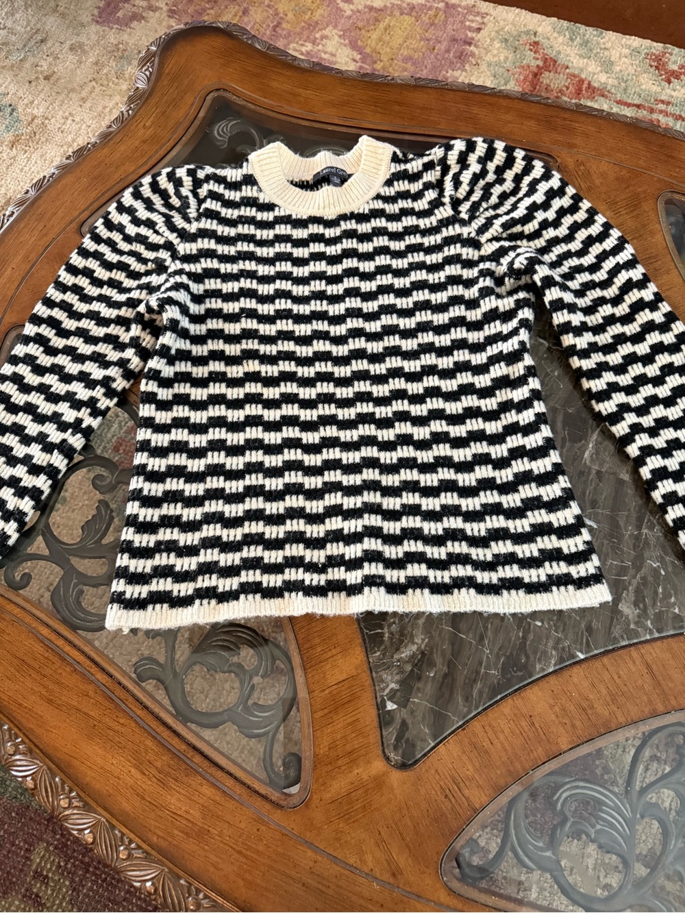 Black & White Textured Crewneck Sweater - Classic Geometric Knit